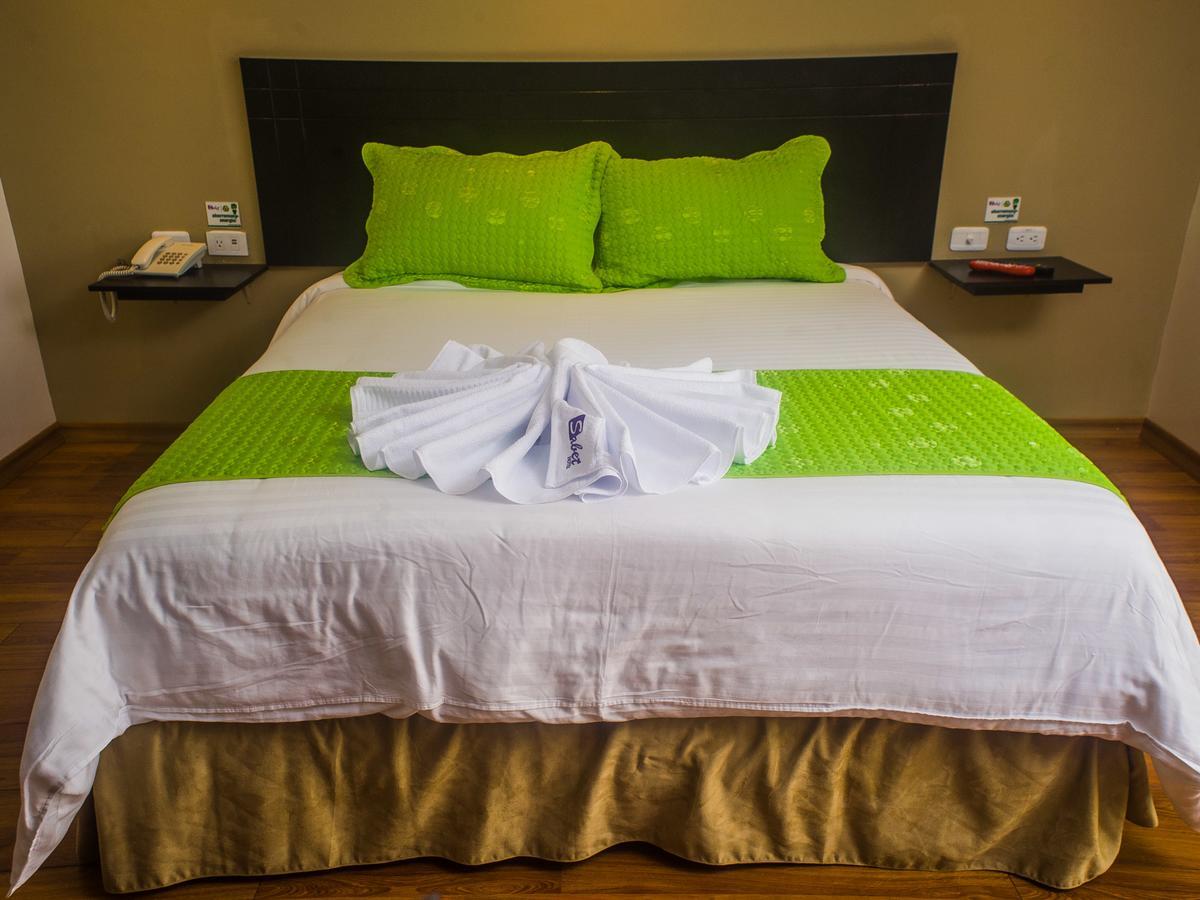 Hotel Sabet Quito Extérieur photo